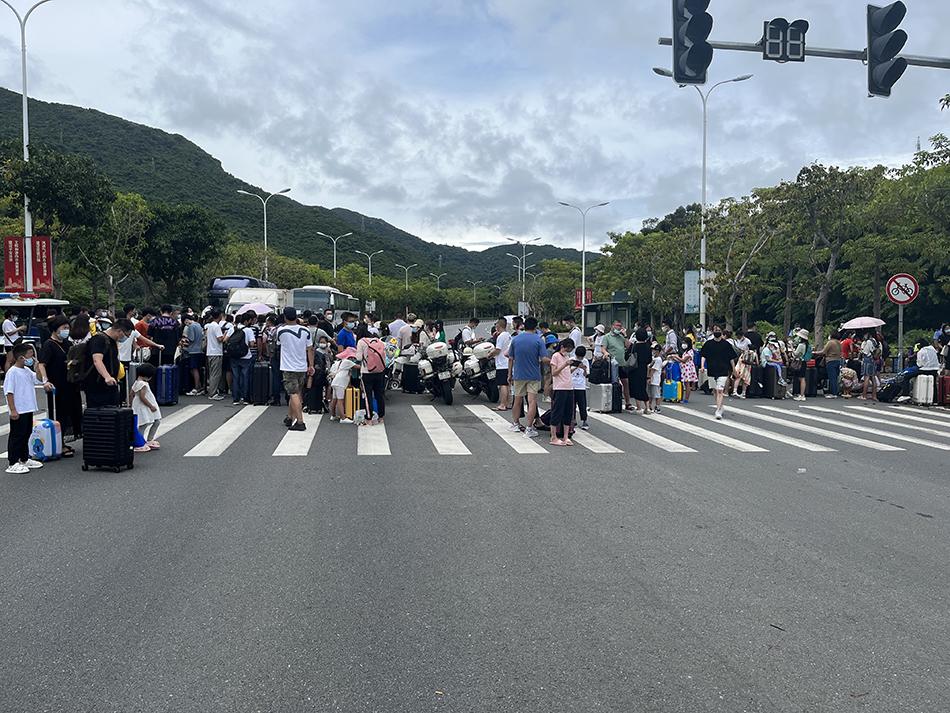 畅行花逾期被打联系人,急急急!!!三亚住宿问题!急急急!!!